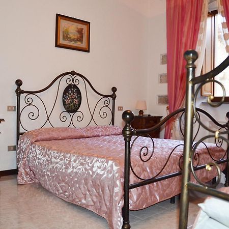 Bed and Breakfast Residenza Di Via Piccardi Gubbio Habitación foto