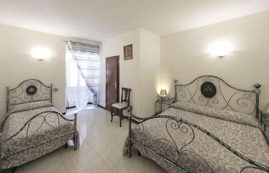 Bed and Breakfast Residenza Di Via Piccardi Gubbio Habitación foto