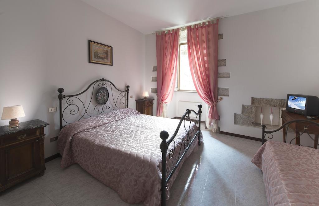 Bed and Breakfast Residenza Di Via Piccardi Gubbio Habitación foto
